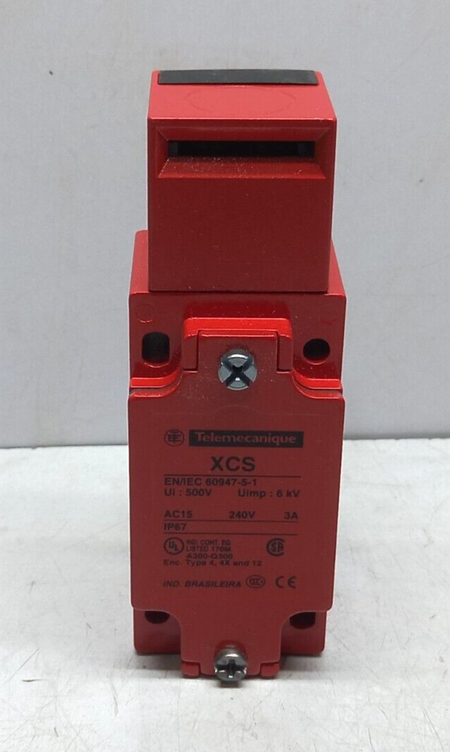 Telemecanique XCS A703 Safety Limit Switch XCS Ui 500V Uimp 6kV