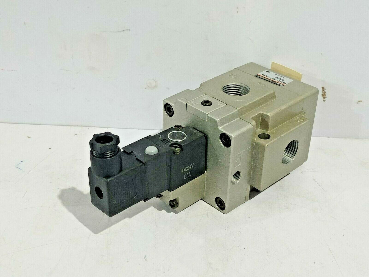 SMC VG342-5DZ-04NA Solenoid Valve DC24V VO307-5DZ Press 0-0.9MPa