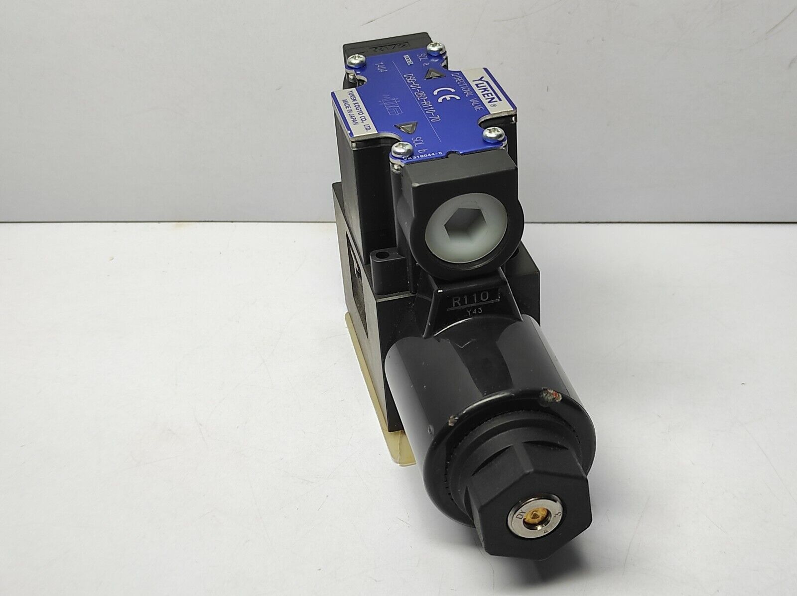 Yuken DSG-01-2B2-R110-70 Directional Valve DSG012B2R11070
