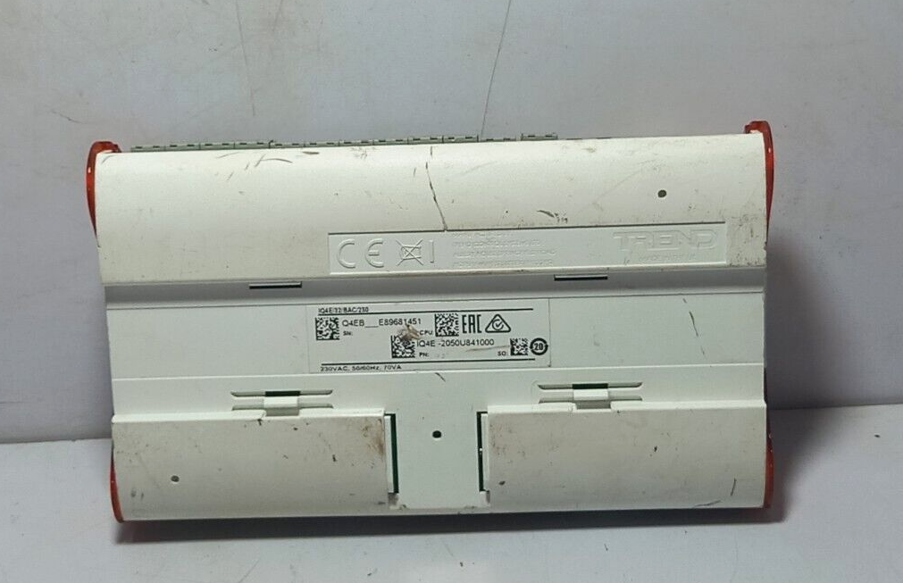 Trend IQ4E Controller / IQ4E-2050UB41000 /230VAC, 50/60Hz, 70VA /IQ4E2050UB41000