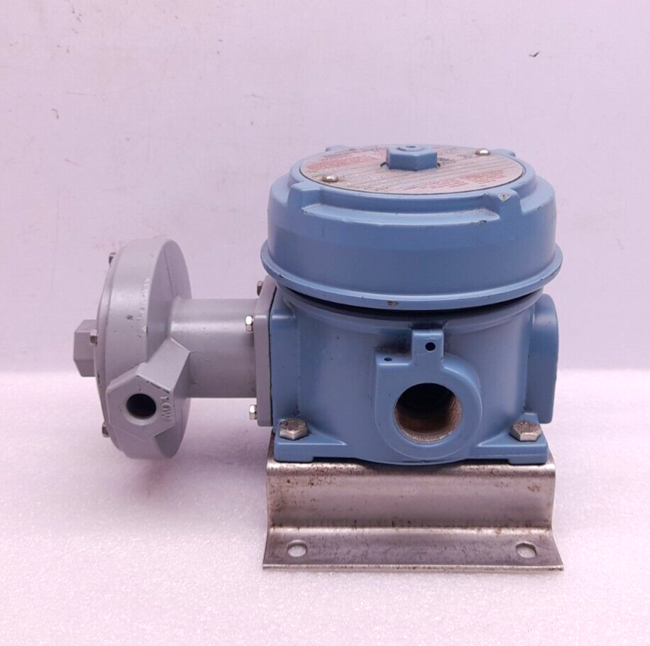 United Electric J120-451 79386 Pressure Switch Range 2 To 80” WC 0.5 To 19.9 kPa