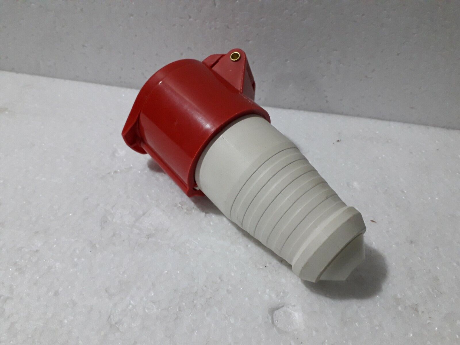 Vecas Coupler Power To Socket 16A-6H/380-415V AJ-214 IP44  17Pcs Lot Sale 