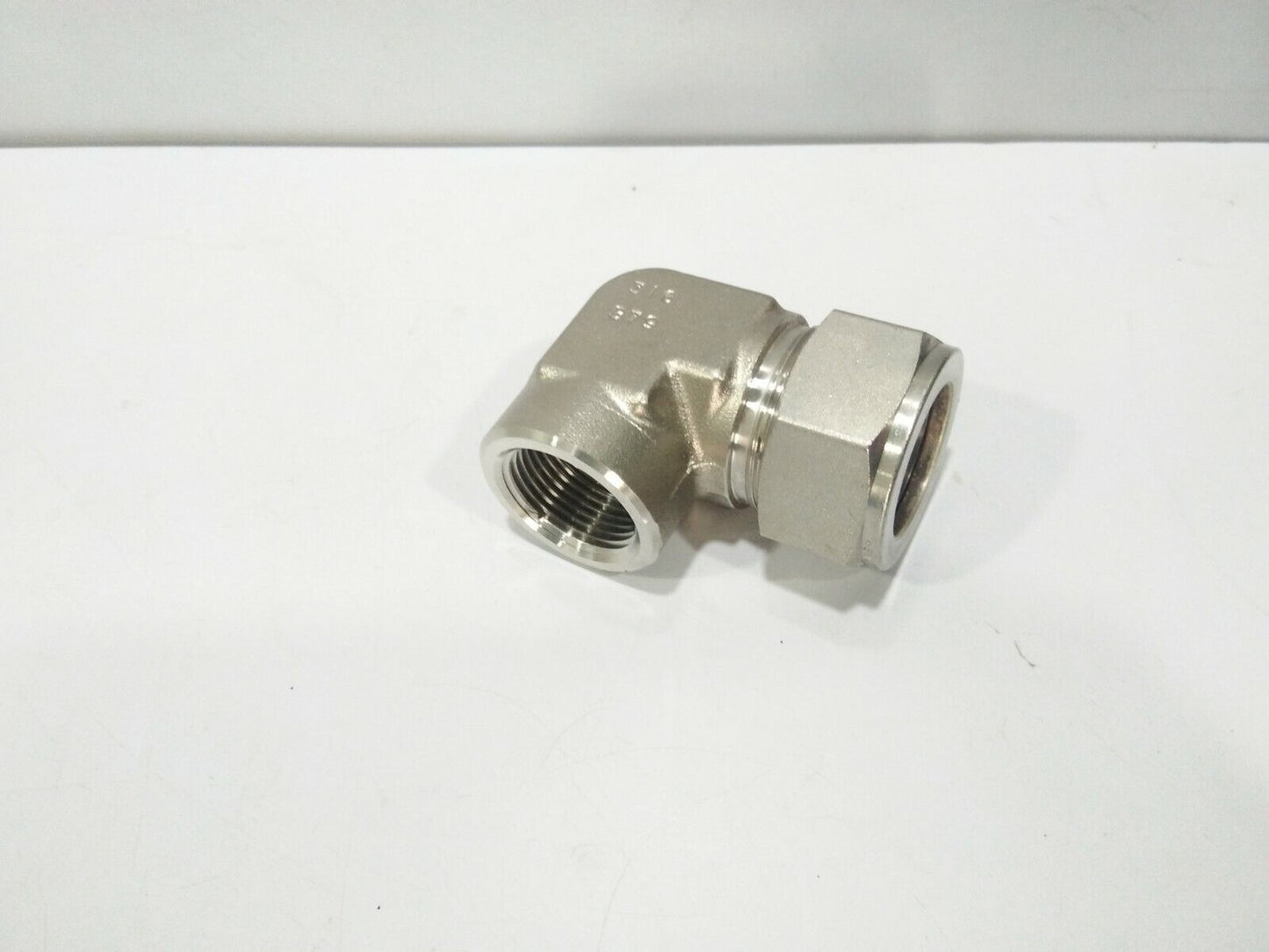 SWAGELOK SS-1610-8-12 FEMALE ELBOWB 1”TUBE X ¾ FEMALE PIPE