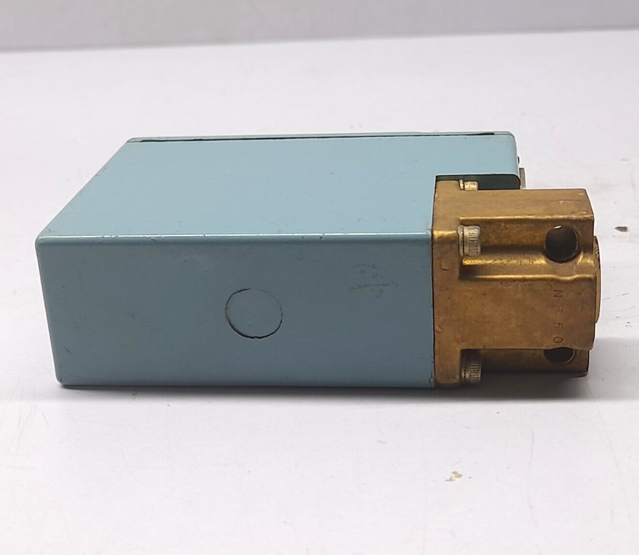 Telemecanique XMJA300 Pressure Switch 30-300 Bars 435-4350 PSI (1)