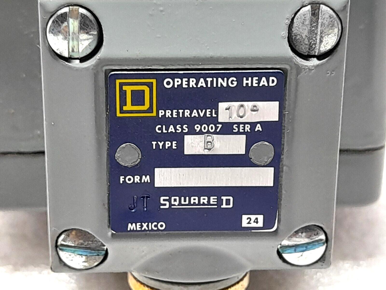 Square D 9007CR61B2 Ser A Limit Switch NOV 7038A433 9007 CR61B2 Head Type B