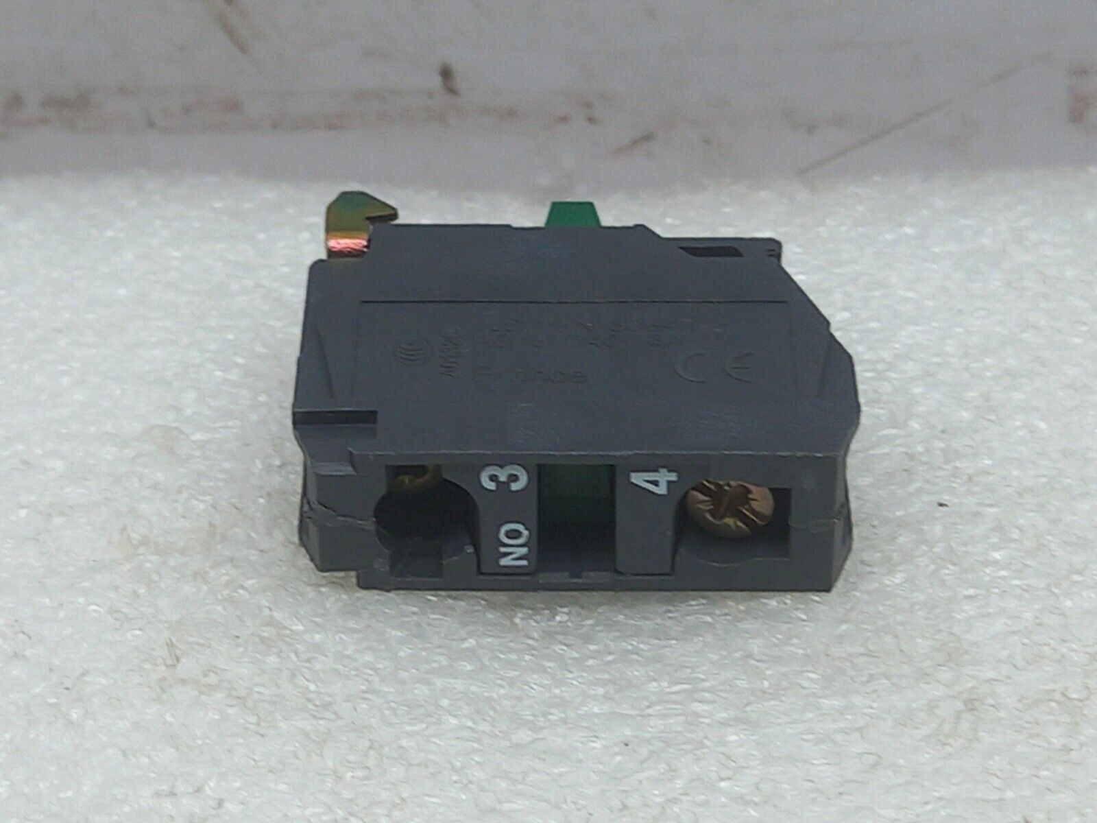 Telemecanique ZBE-101 Contact Block A600-Q600 AC 15 240V 3A 4PCs In Lot