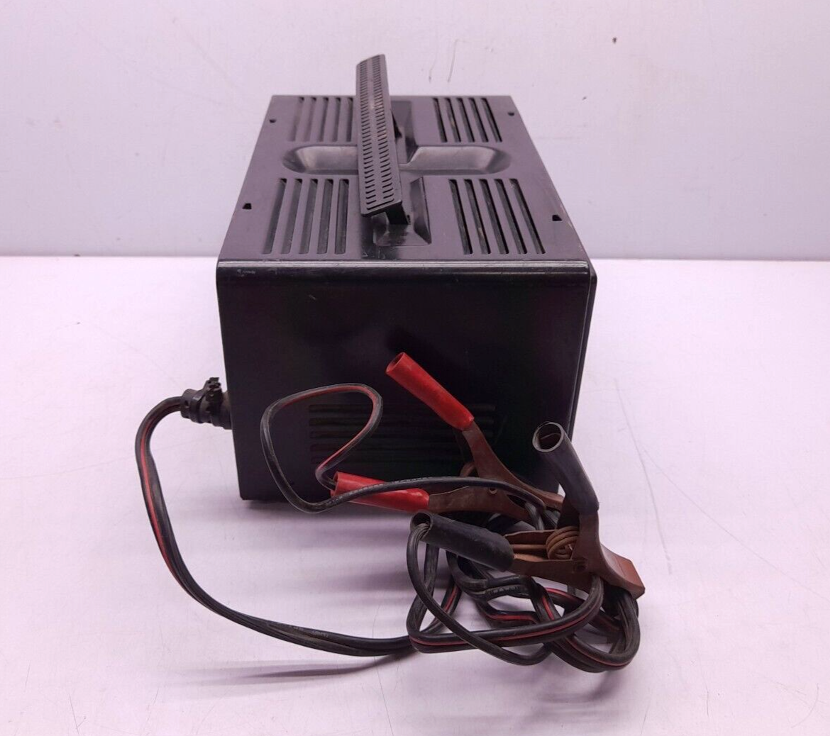 Westward 1JYV1A 10/5 Amp Fully Automatic Battery Charger 12/24 Volt