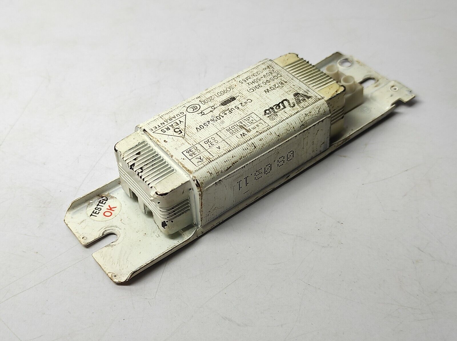 V Uelo 18/20W Ballast CosΦ0.33(C) C=2.5µF±10%250V 240V~50Hz tW120/Δt55