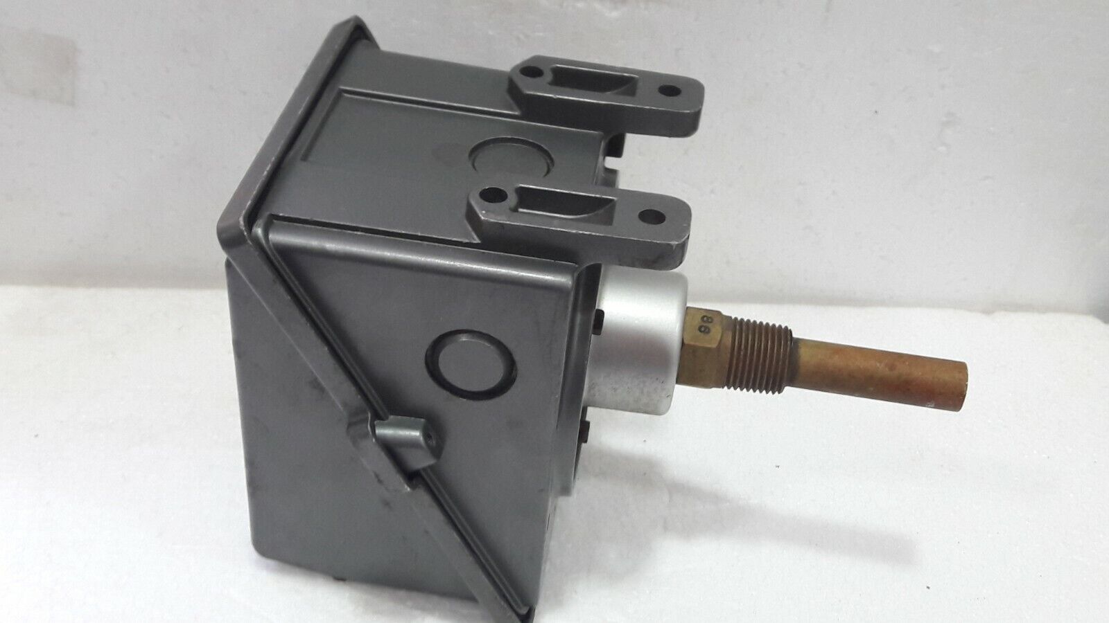 UNITED ELECTRIC C402 120 TEMPERATURE CONTROLLER SWITCH /C402120