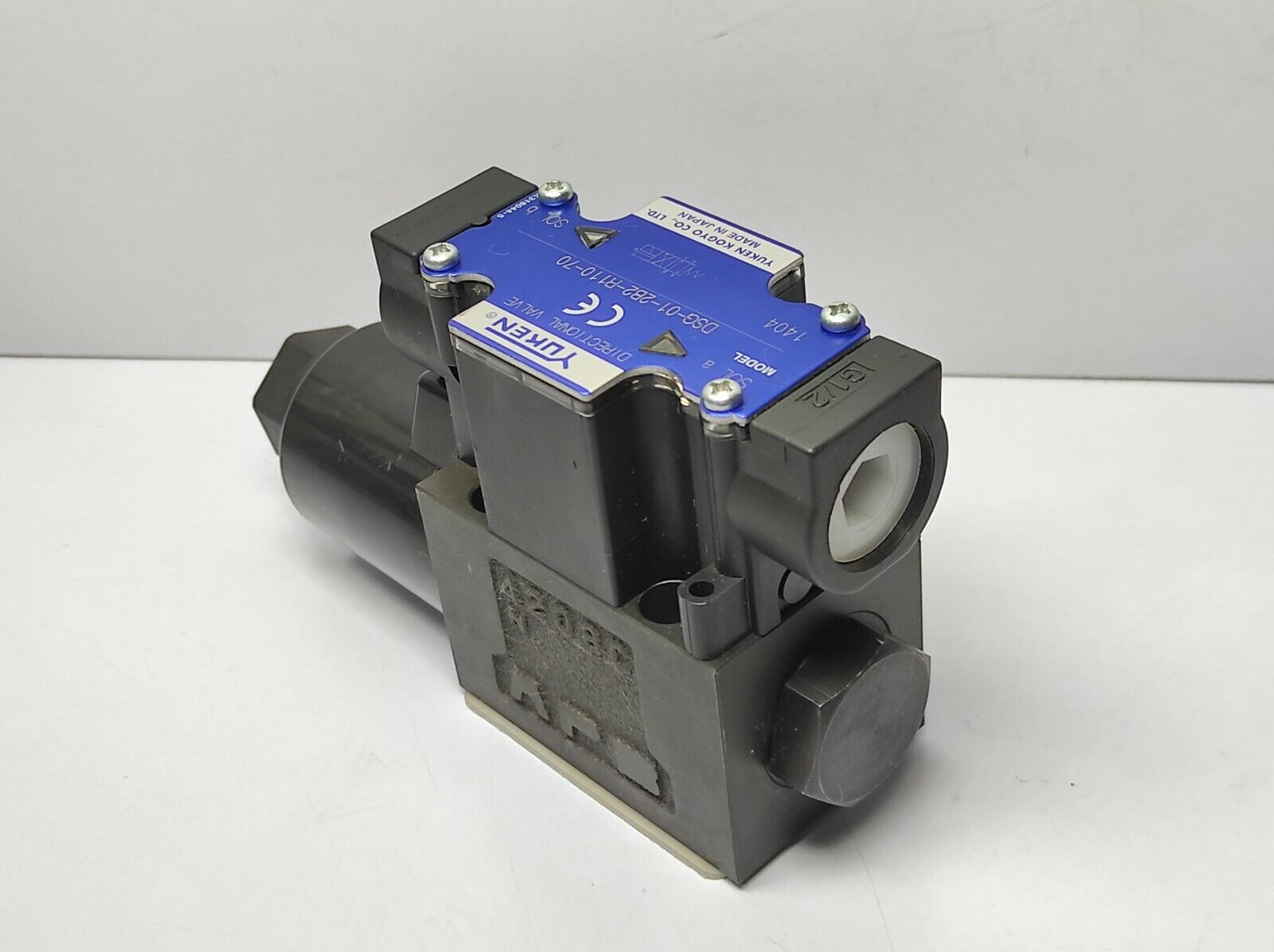 Yuken DSG-01-2B2-R110-70 Directional Valve DSG012B2R11070