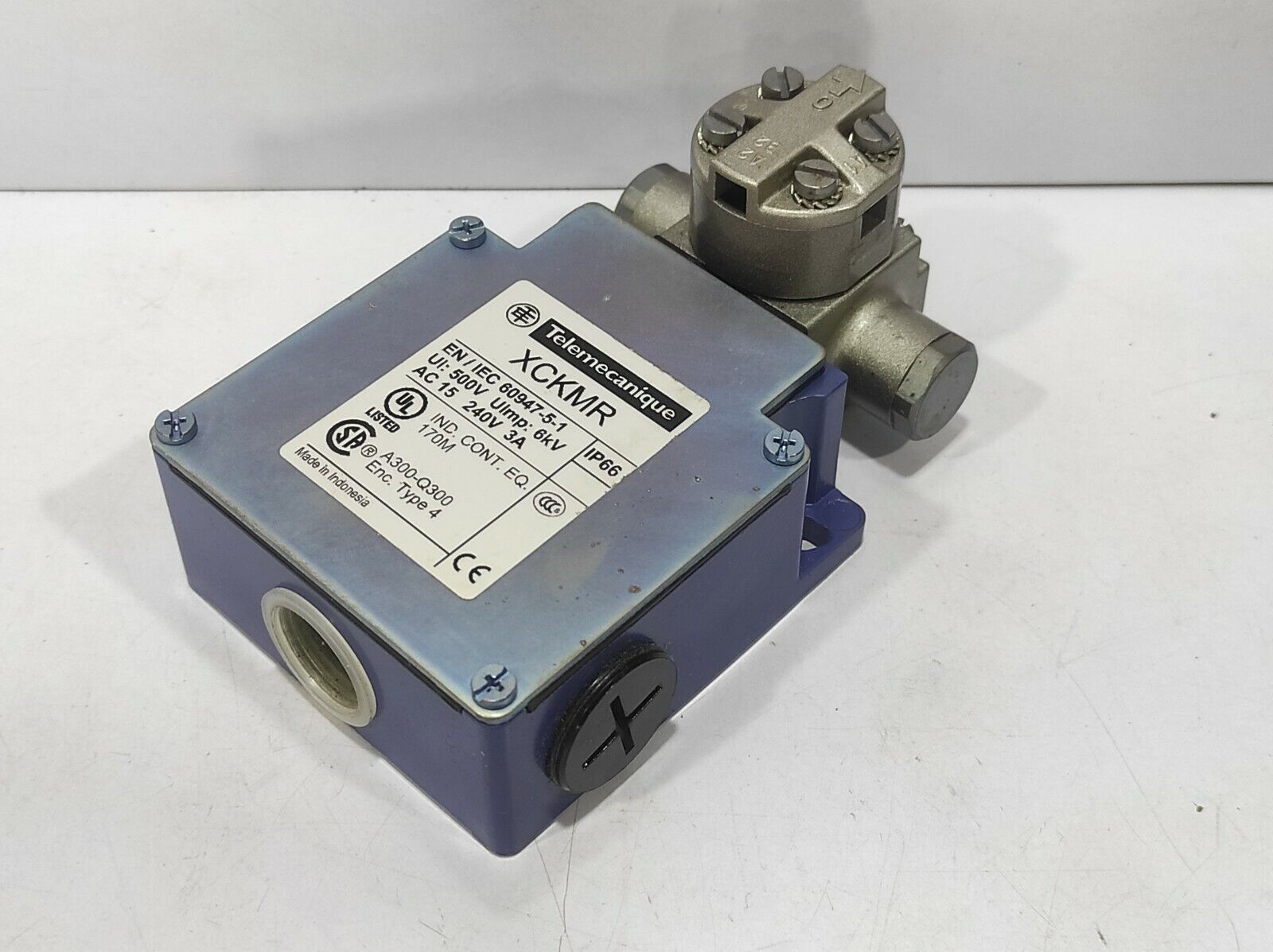 Telemecanique XCKMR54D1 Limit Switch Ui 500V Uimp 6kV AC 15 240V 3A