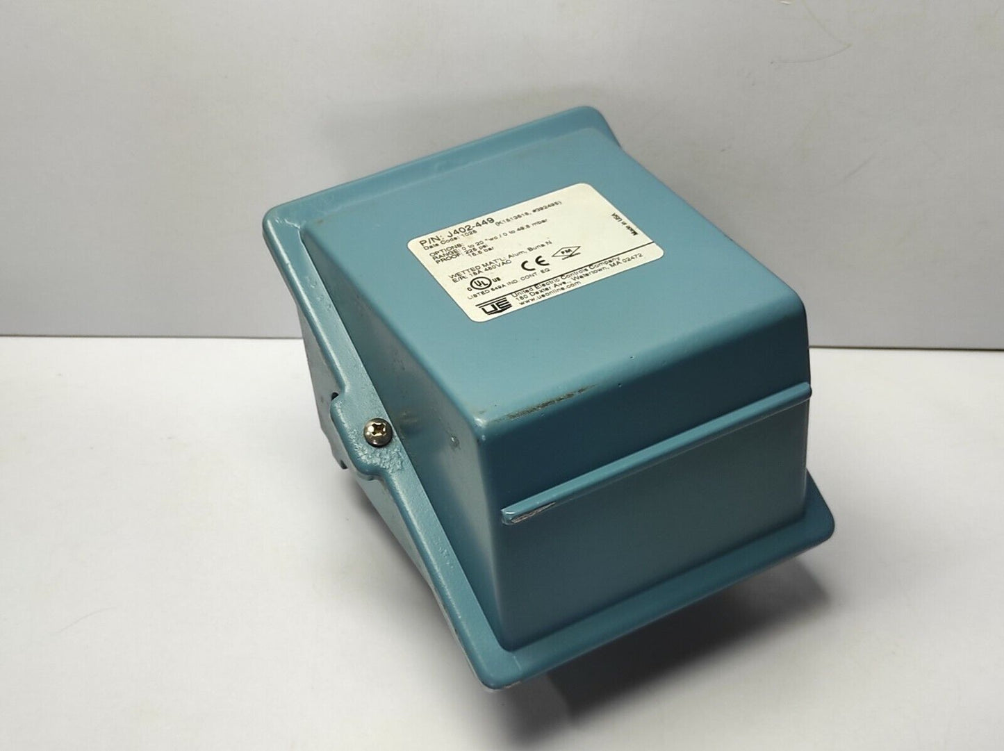United Electric J402-449 Pressure Switch Range 0 To 20”wc / 0 To 49.8mbar
