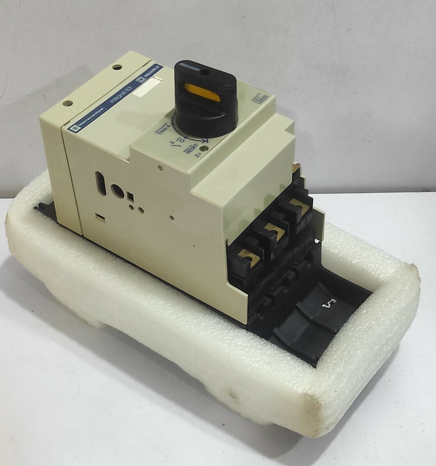 Telemecanique LD1LD030FC Contactor 45A-63A 600V 3PH 40HP Integral 63