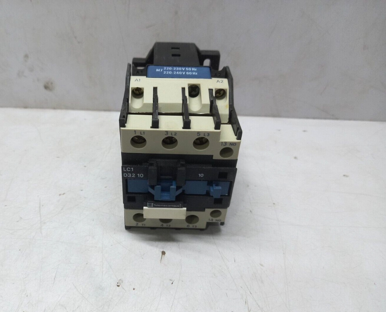 Telemecanique LC1 D3210M7 Contactor 220-230V 50Hz 220-240V 60Hz