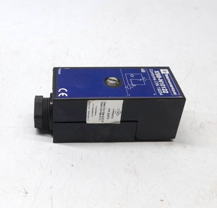Telemecanique XSB N10122 Inductive Proximity Switch 7-12VDC