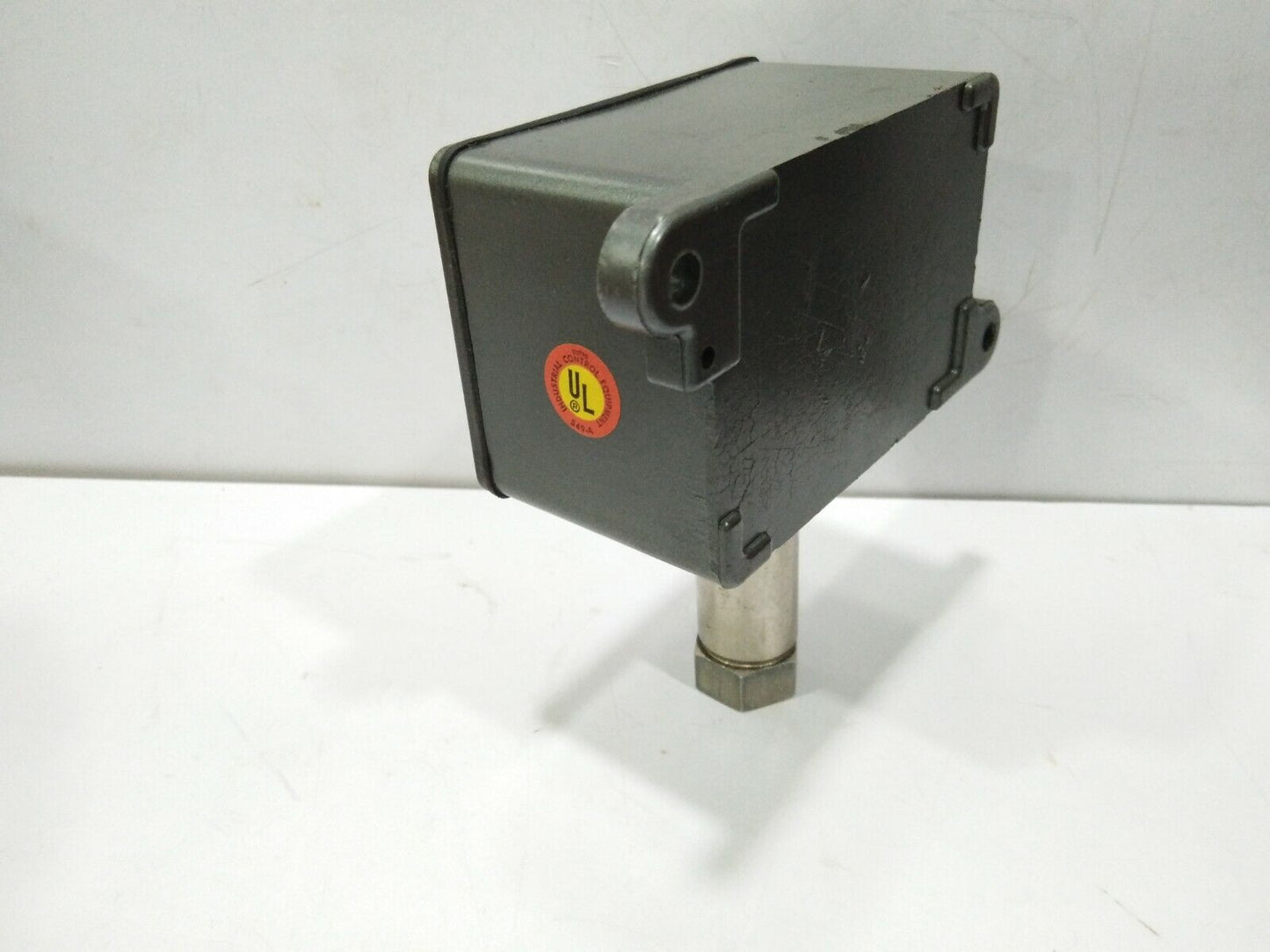 UNITED ELECTRIC CONTROLS J6 680 PRESSURE SWITCH RANGE:100-1700PSI