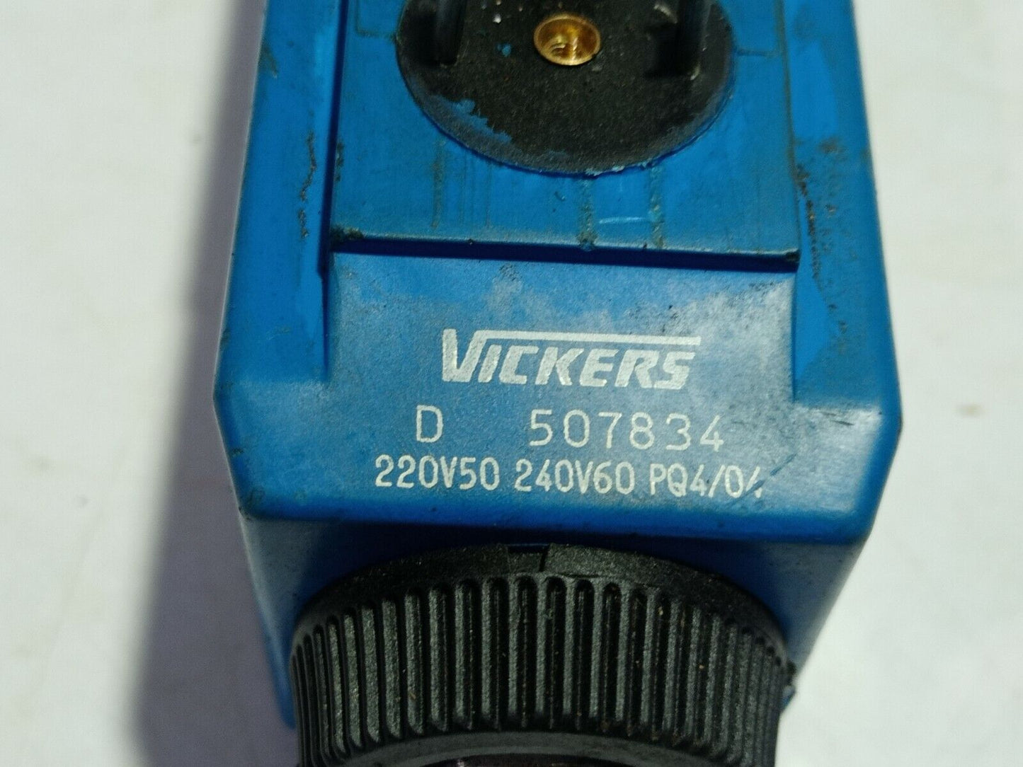 Vickers DG4V 3 2C M U D6 60 Solenoid Valve DG4V32CMUD660