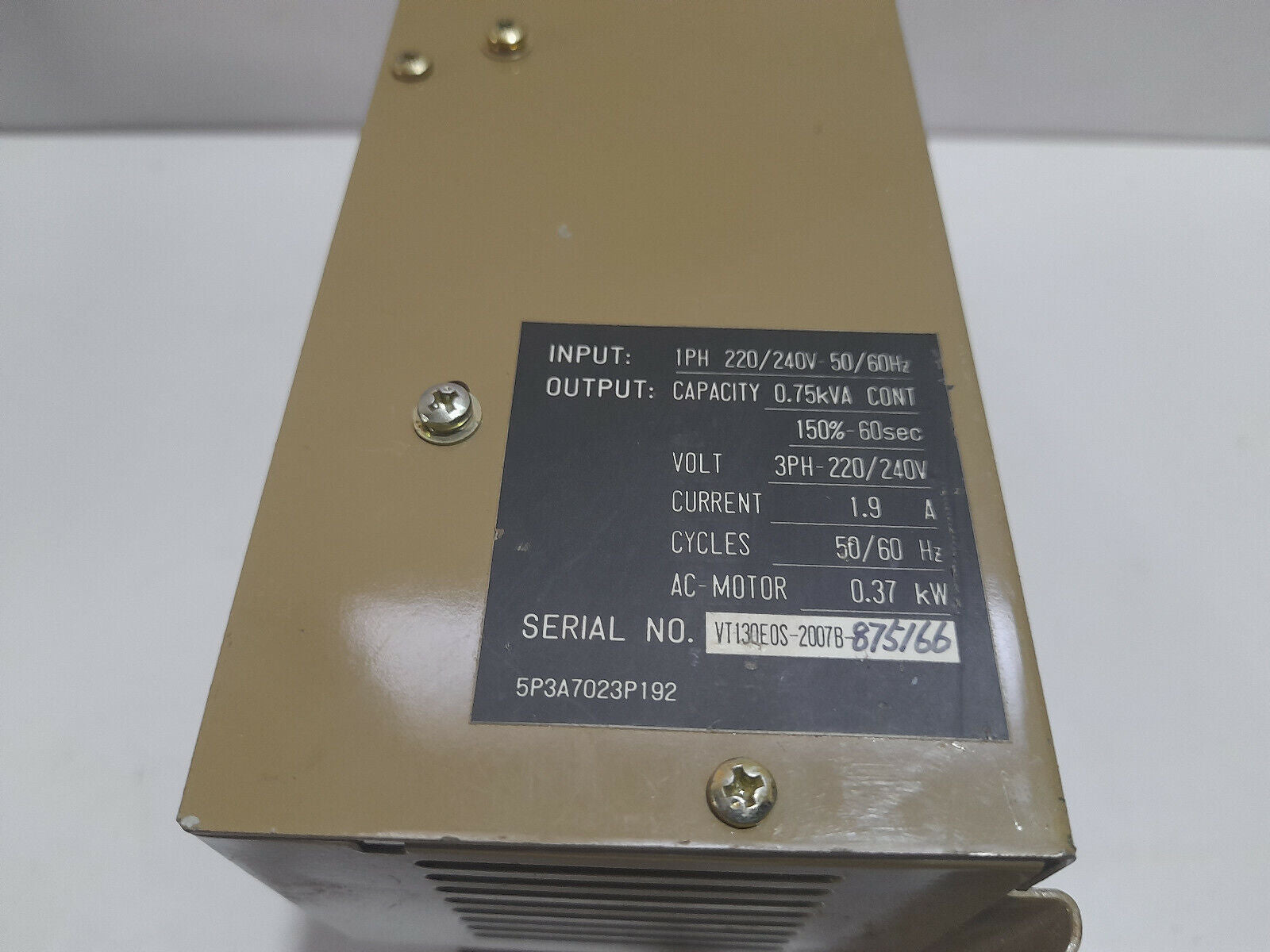 Toshiba Tosvert-130E Transistor Inverter IN IPH 22/240V 50/60Hz OUT 0.75kVA 