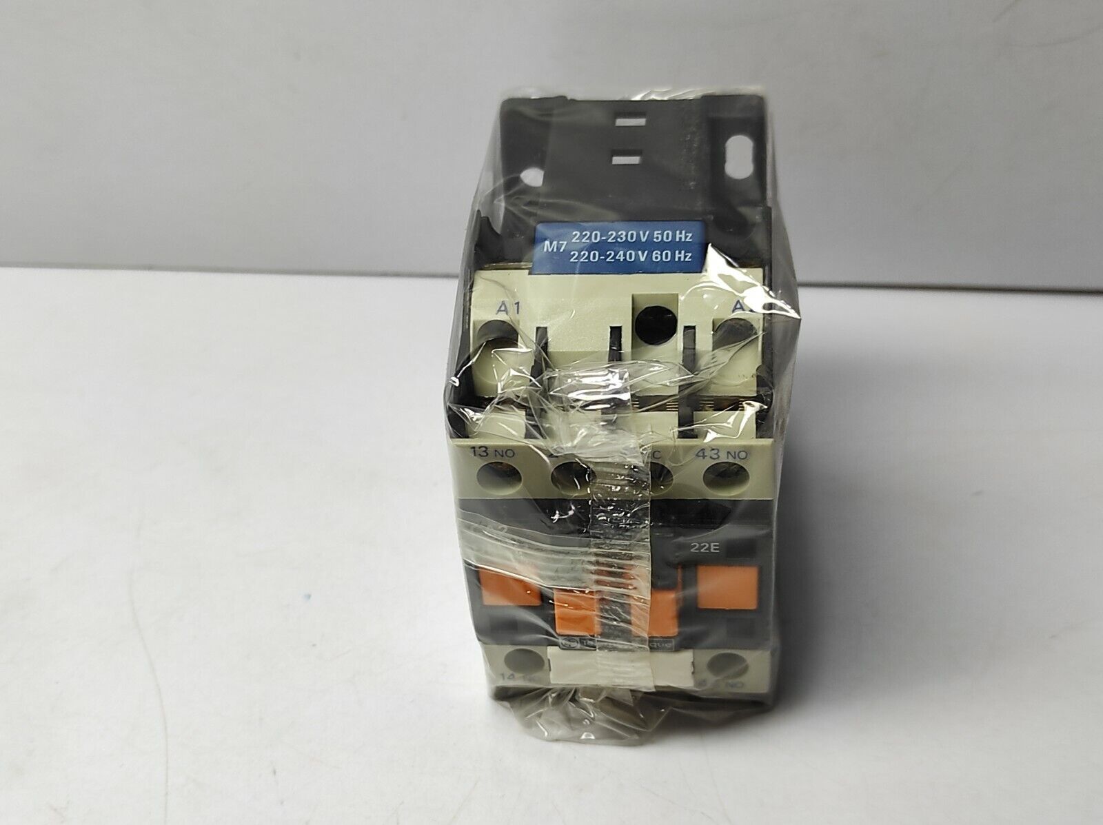 Telemecanique CA2 DN22M7 Control Relay CA2 DN22 220-230V 50Hz 220-240V 60Hz