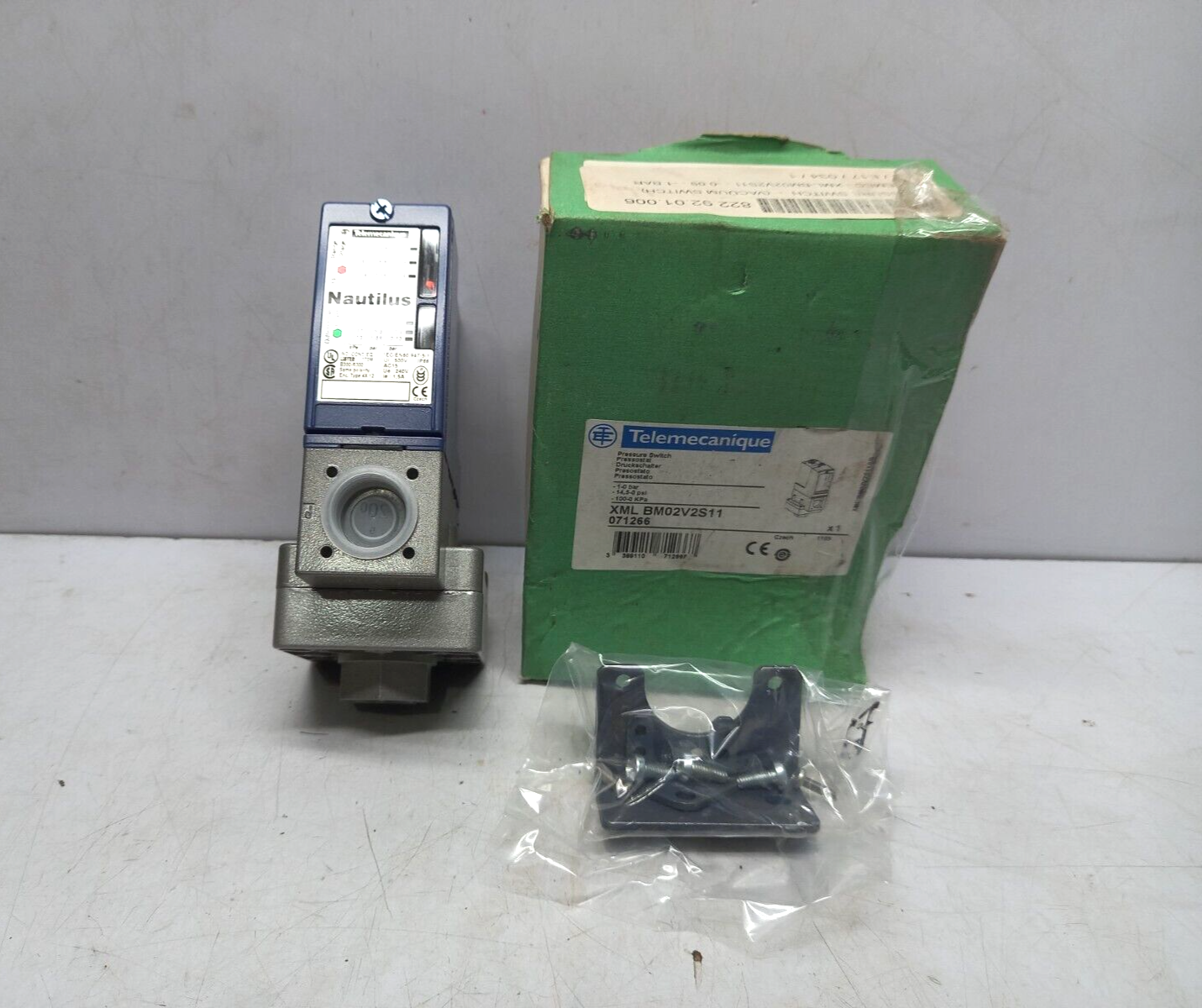 Telemecanique XML BM02V2S11 Pressure Switch 1-0bar 14.5-0PSI 100-0KPa