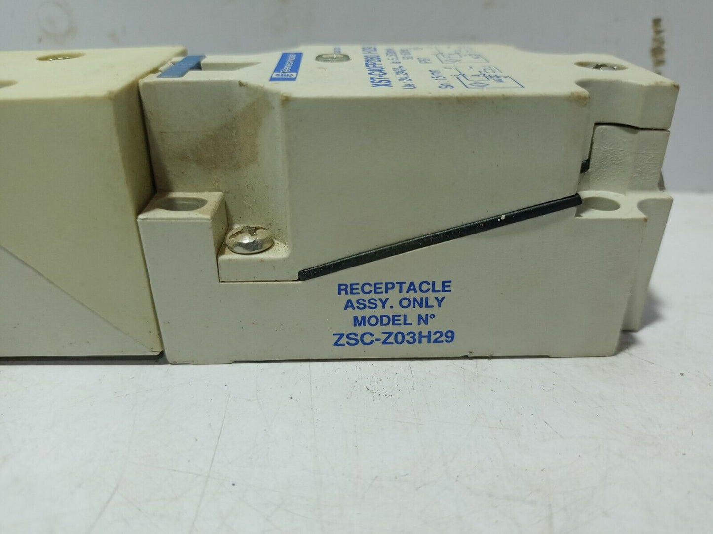 Telemecanique XS7-C40FP260 H29 Inductive Proximity Sensor XS7C40FP260H29