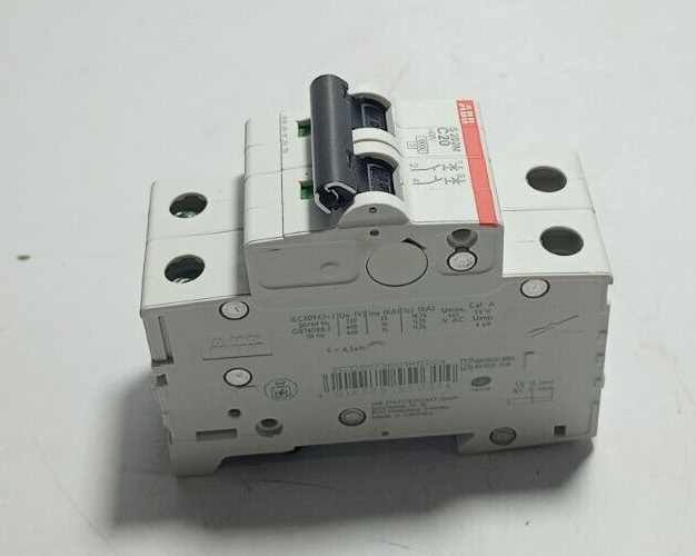 ABB S202M-C20 Circuit Breaker / 2CDS272001R0204 / S202MC20