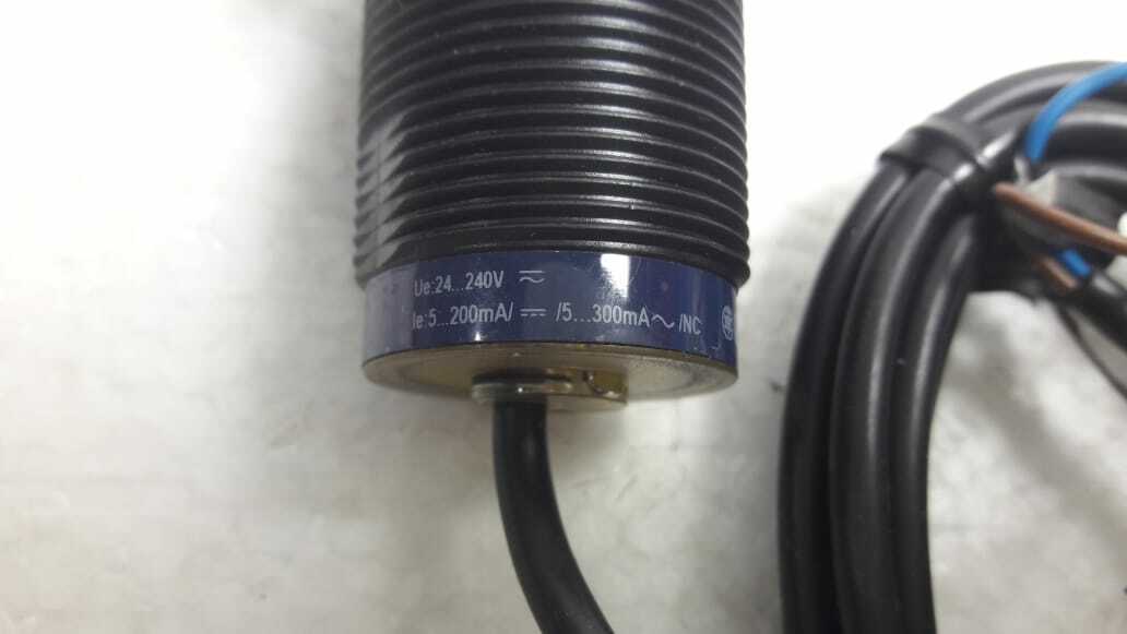 Telemecanique Square D XS4P30MB230 Proximity Switch