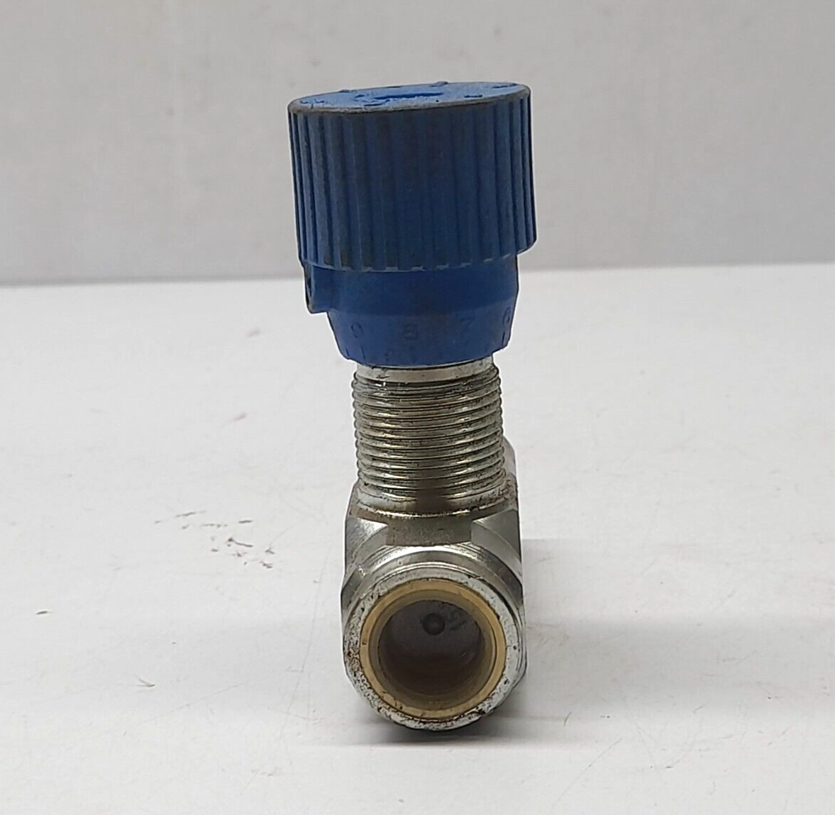 VRFU90◦3/8” Flow Control Valve