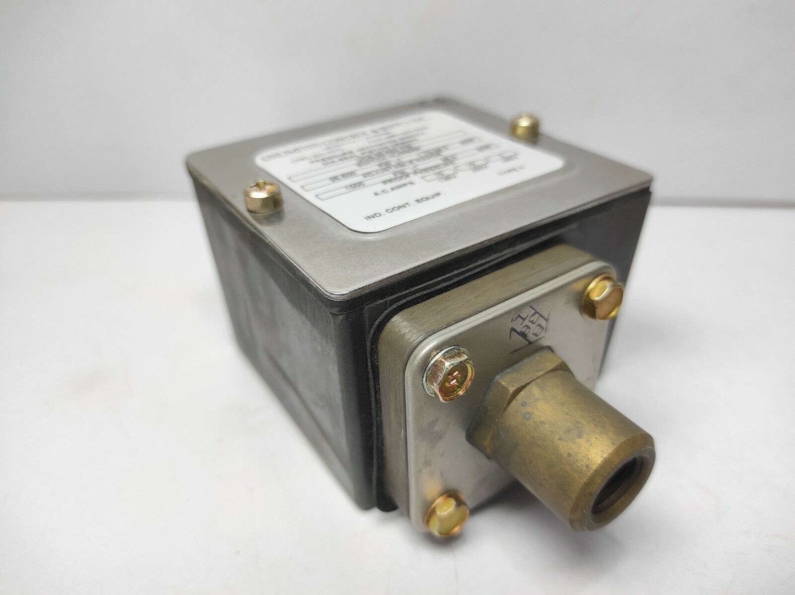 Unlimited Control & Supply UCS-25-500-PSI Pressure Activated Switch