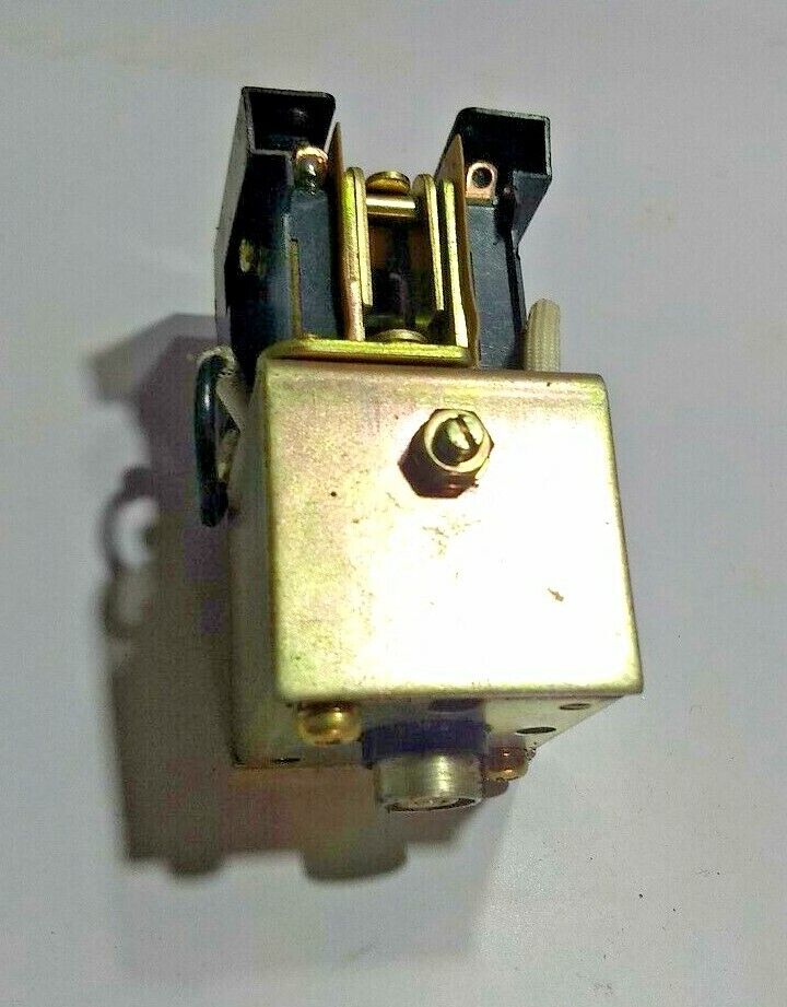 Under Voltage Trip Device - AUT-1 Sr.No.717NS - TA-8470-1-1