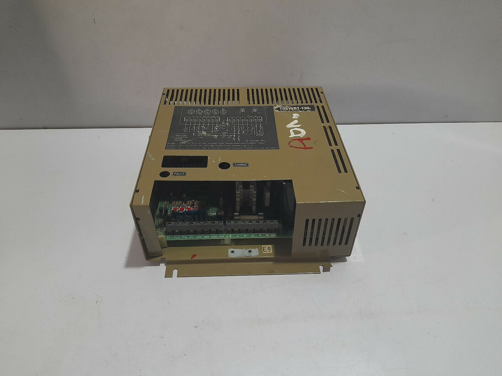 Toshiba Tosvert-130E Transistor Inverter IN IPH 22/240V 50/60Hz OUT 0.75kVA 