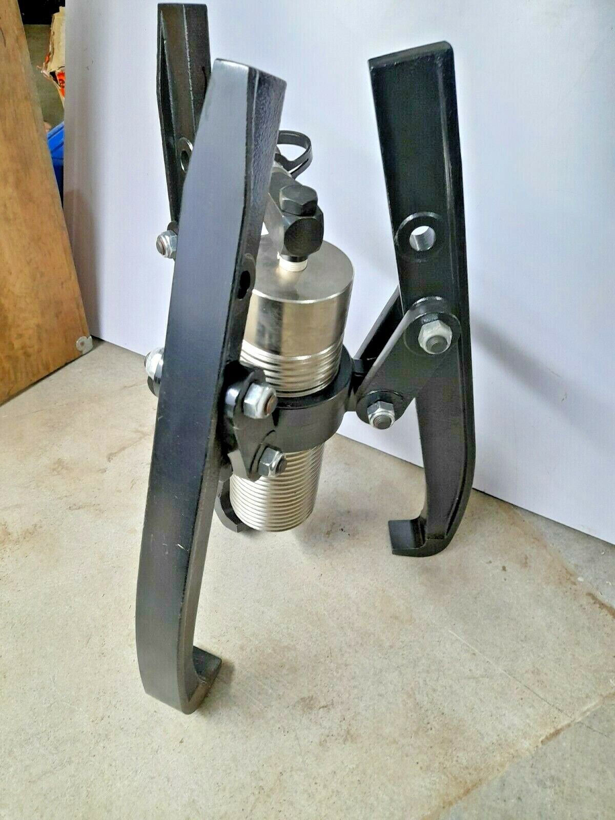 Sun Run SPR-2000 Hydraulics Pullers Cap 20 Tons Stroke 111 mm Reach 360mm