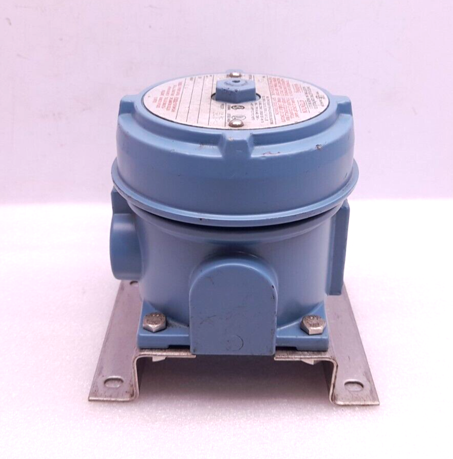 United Electric J120-451 79386 Pressure Switch Range 2 To 80” WC 0.5 To 19.9 kPa