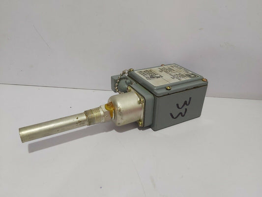 SQUARE D CLASS 9025 TYPE-GYW-23 TEMPERATURE SWITCH SER-C 9025GYW23