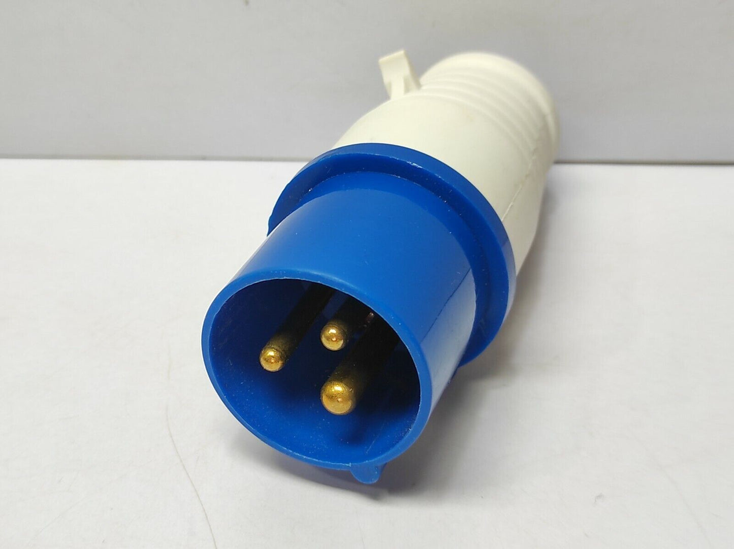 Spark Type 013 Connector Weatherproof Plug Top Cable Entries, Splash-Proof 3*16A