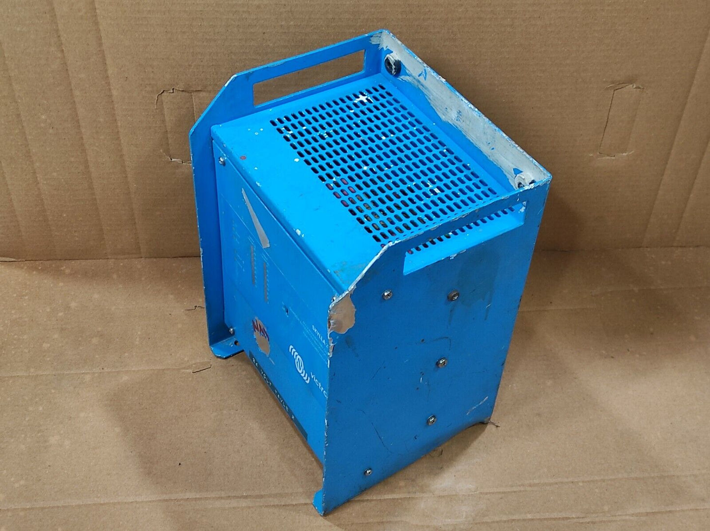 Victron Skylla 24/25 Battery Charger Input 110/220/240V Output 24V 25A Automatic