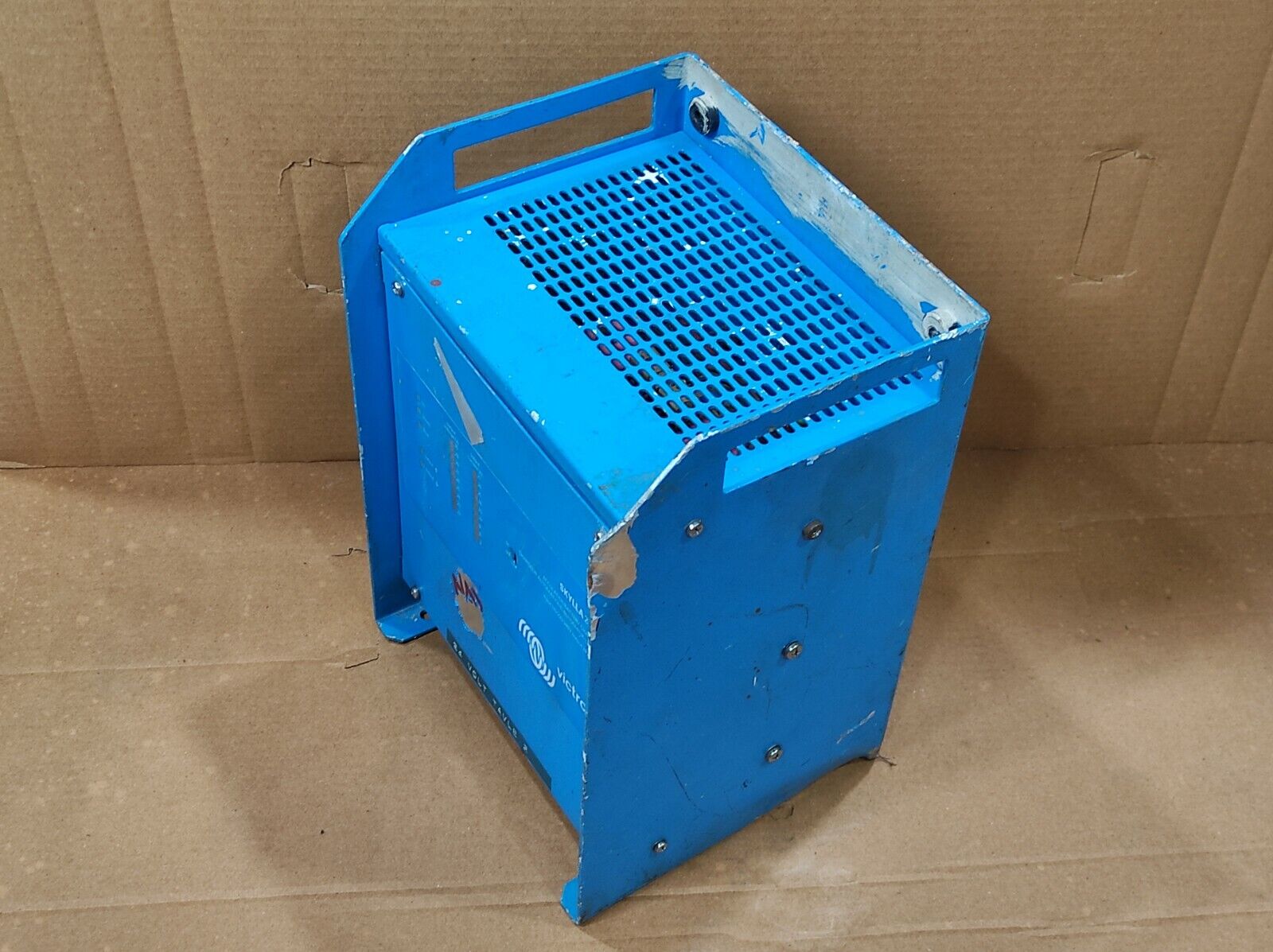 Victron Skylla 24/25 Battery Charger Input 110/220/240V Output 24V 25A Automatic