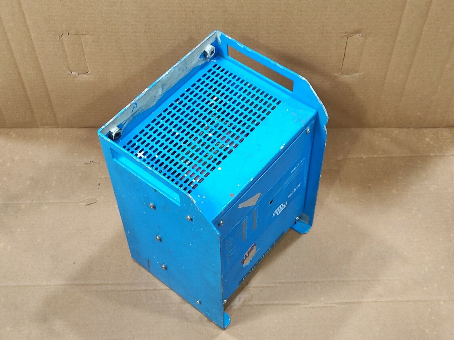 Victron Skylla 24/25 Battery Charger Input 110/220/240V Output 24V 25A Automatic