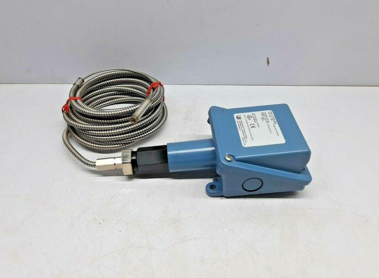 United Electric E100-3BS Temperature Switch E1003BS