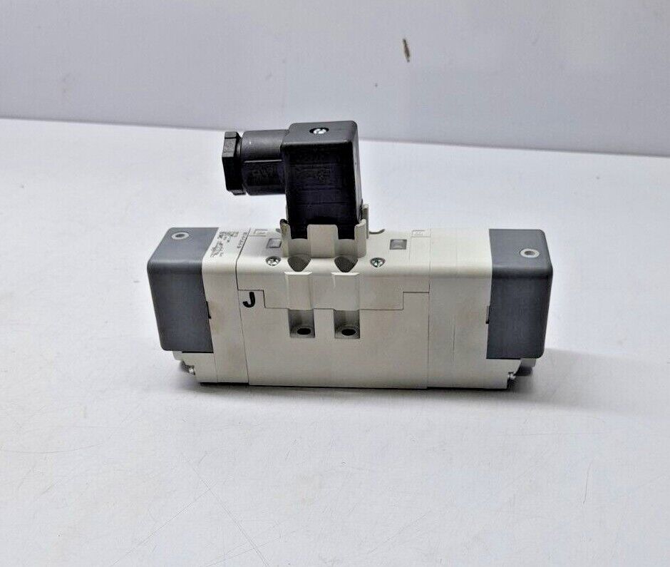 SMC VQ7-6-FJG-D-3N Solenoid Valve 0.15MPa~1.0MPa DC24V / VQ76FJGD3N