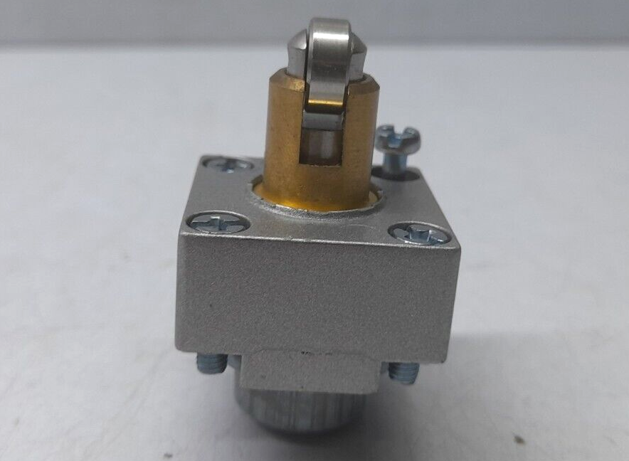 Telemecanique ZCKE67 AB Limit Switch Head / ZCKE67 /8B 1624 /525-00-0052