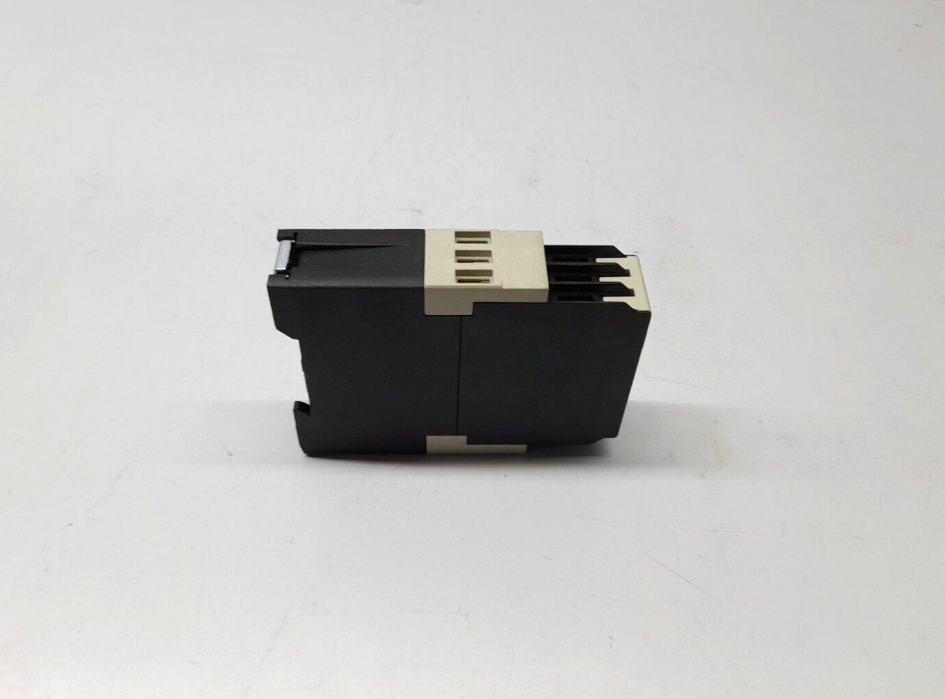 Telemecanique RE4-TL11BU Time Delay Relay RE4 TL11BU 0.05s-300h 24VDC 110-240VAC