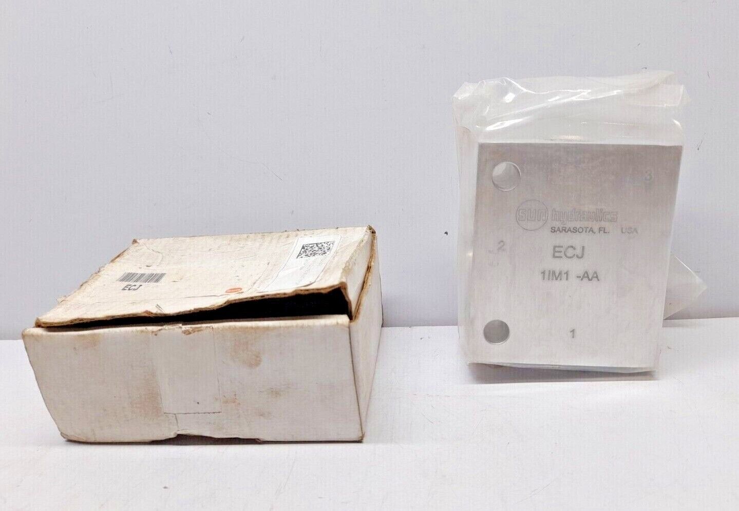 Sun Hydraulics ECJ Line Mount 3 Port Manifold 2935099 8 415411 57628-014-01