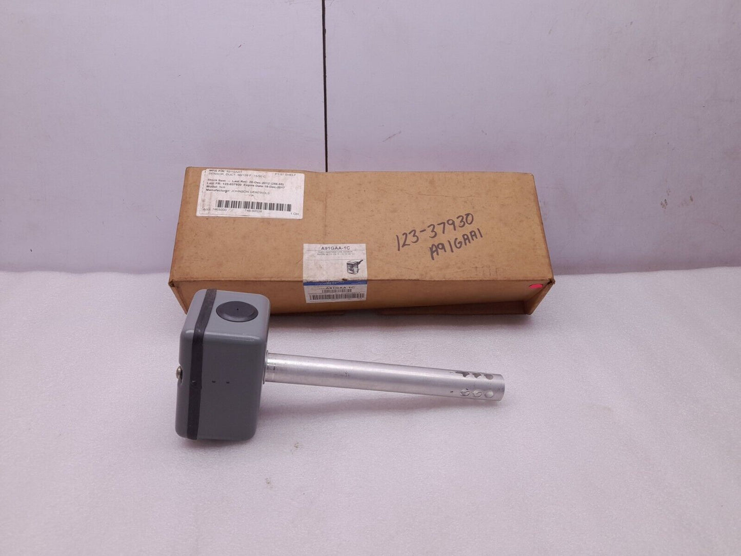 Johnson Controls A91GAA-1C Duct Temperature Sensor Range 60 To 120◦F(15 To 50◦C)