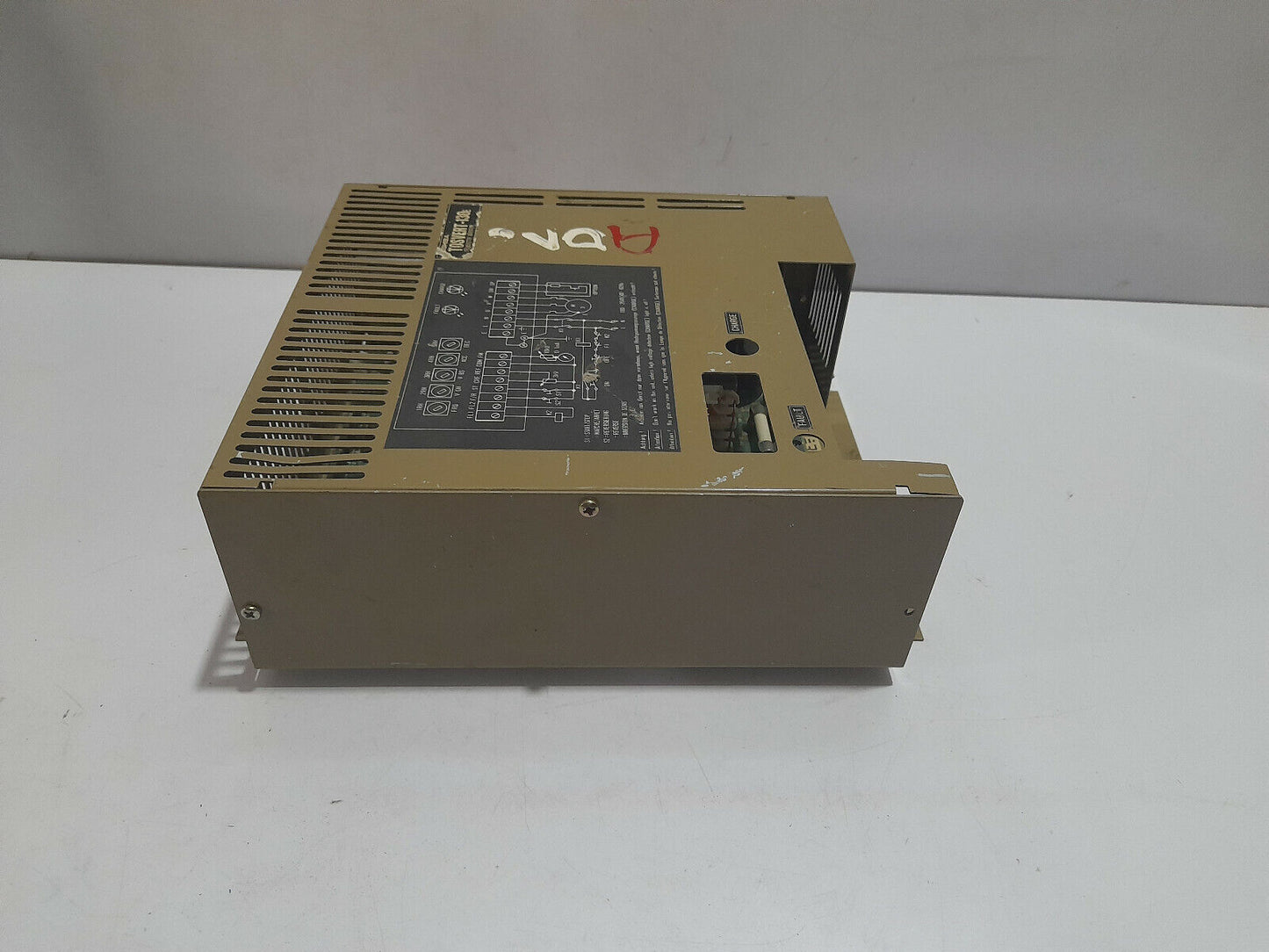 Toshiba Tosvert-130E Transistor Inverter IN IPH 22/240V 50/60Hz OUT 0.75kVA 