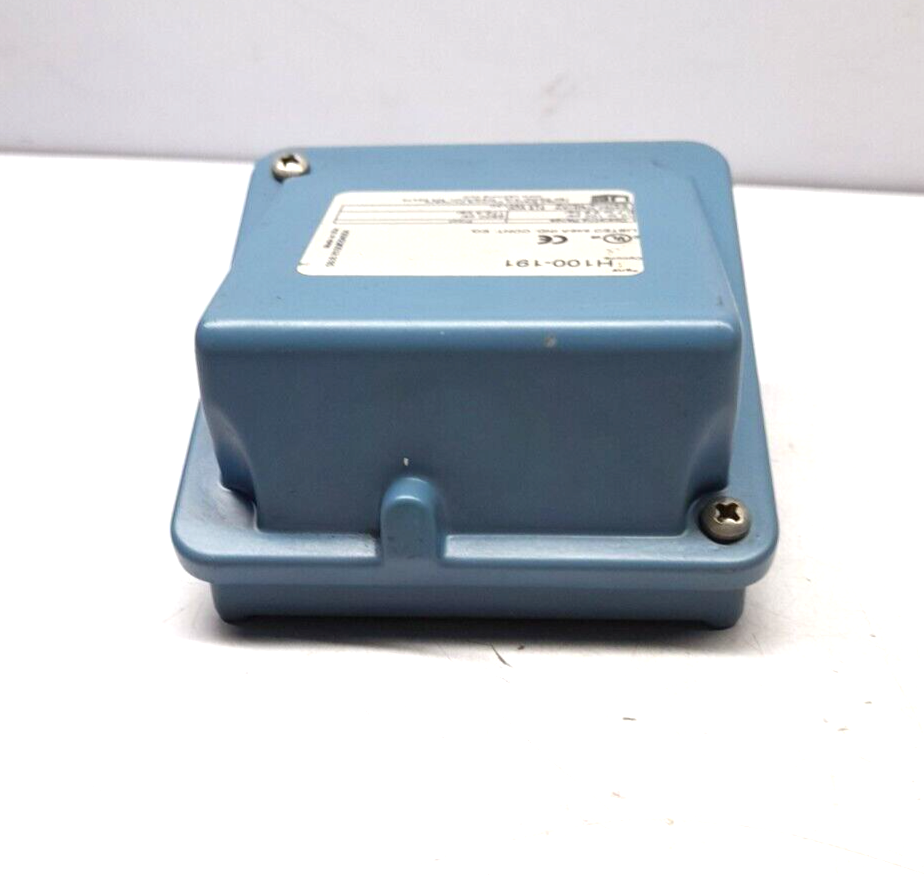 UE United Electric H100-191 Pressure Switch H100191 Operating Range 10 to 100PSI
