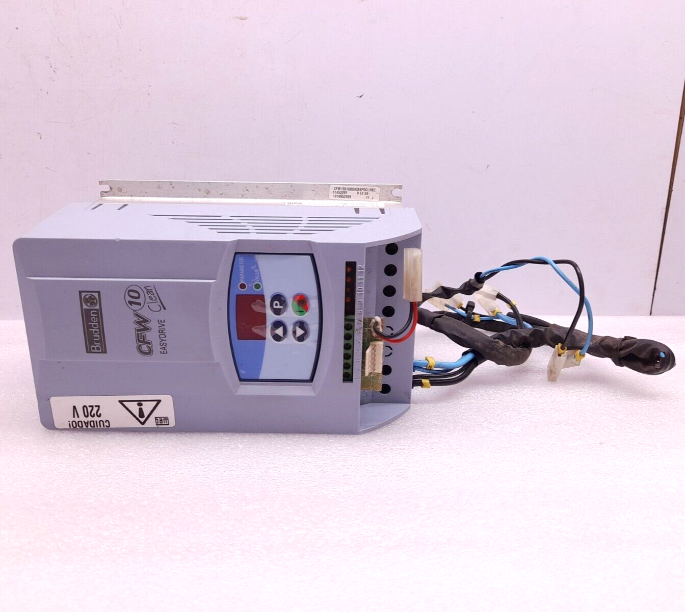 WEG CFW100100S2024POCLHBZ Inverter Drive / Line 50-60Hz / Out 0-300Hz / CFW 10