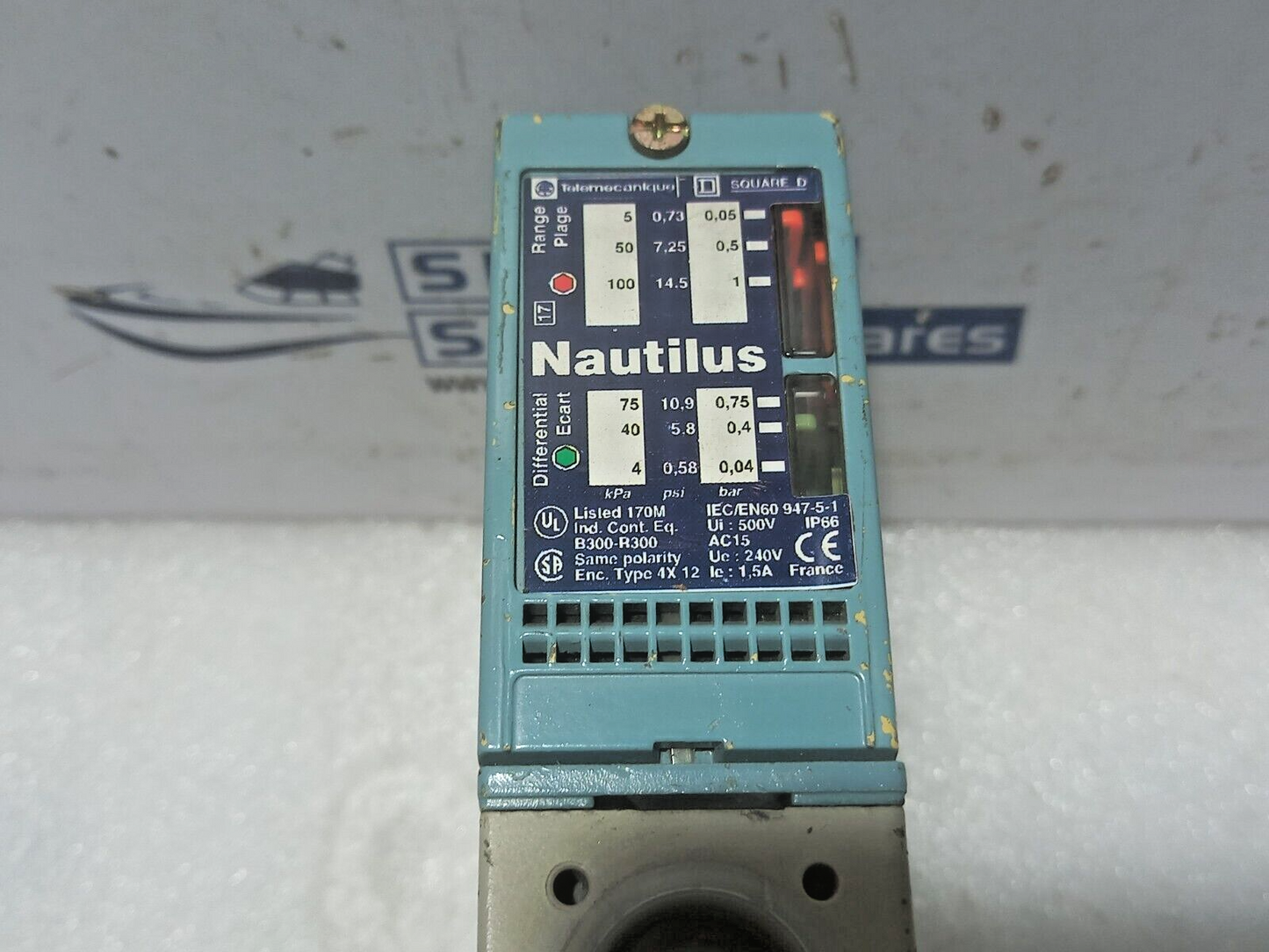 Telemecanique XMLB001S2S11 Pressure Switch Ui: 500V AC15 Ue: 240V Square D