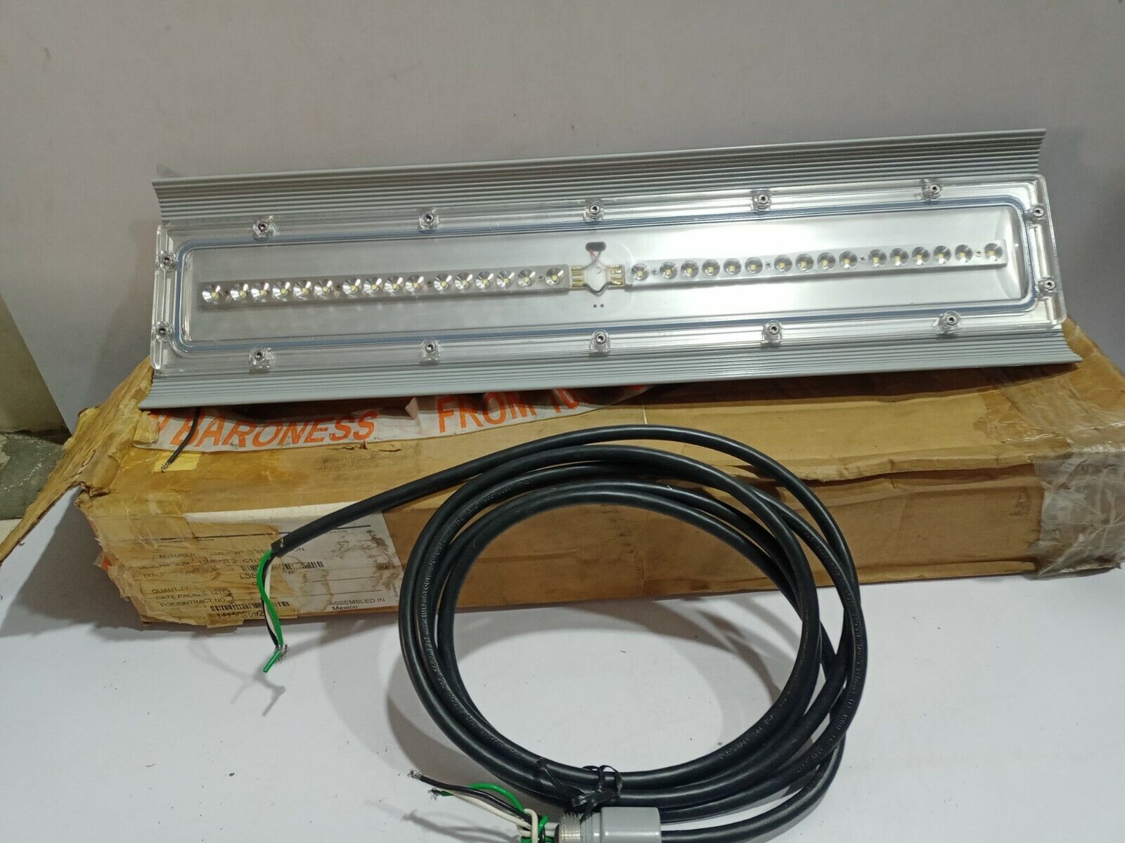 Dialight LSD3C4D2P Safesite LED Linear Fixture