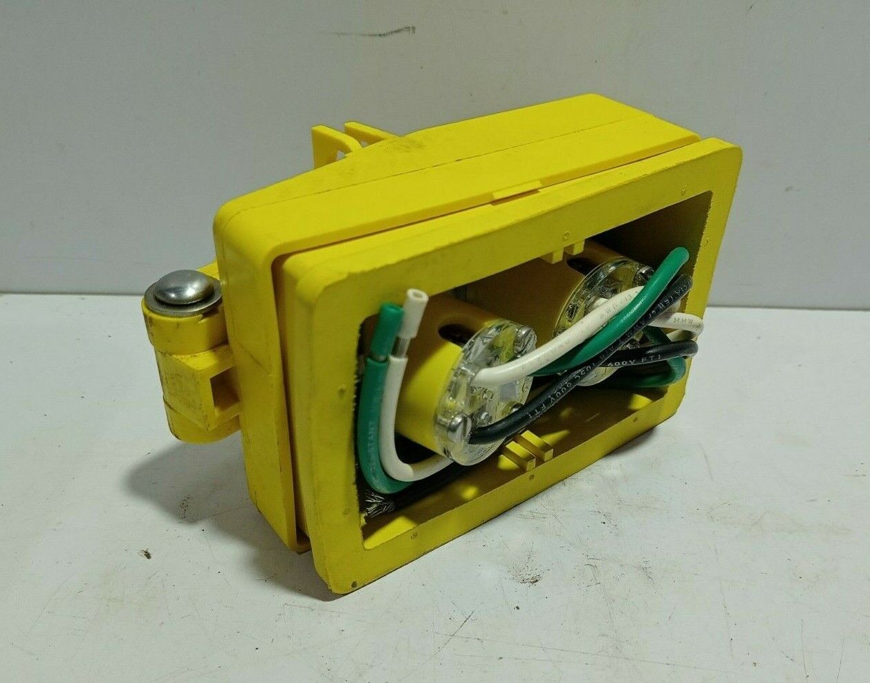 Woodhead 1301460131 Receptacle Watertite Double Coverplate Nema5- 15A